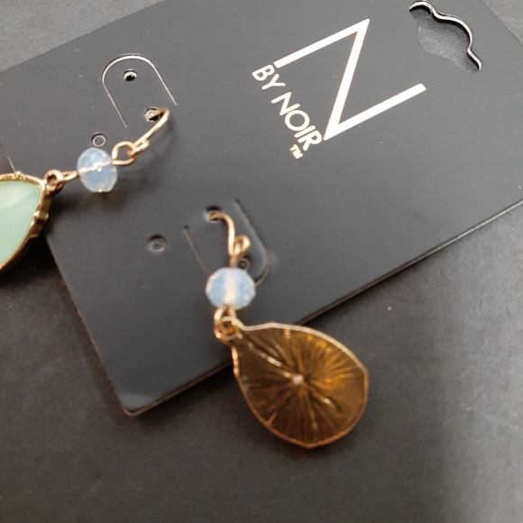 Nior Agate Jade Earrings with Gold hook NWT - Picture 4 of 5